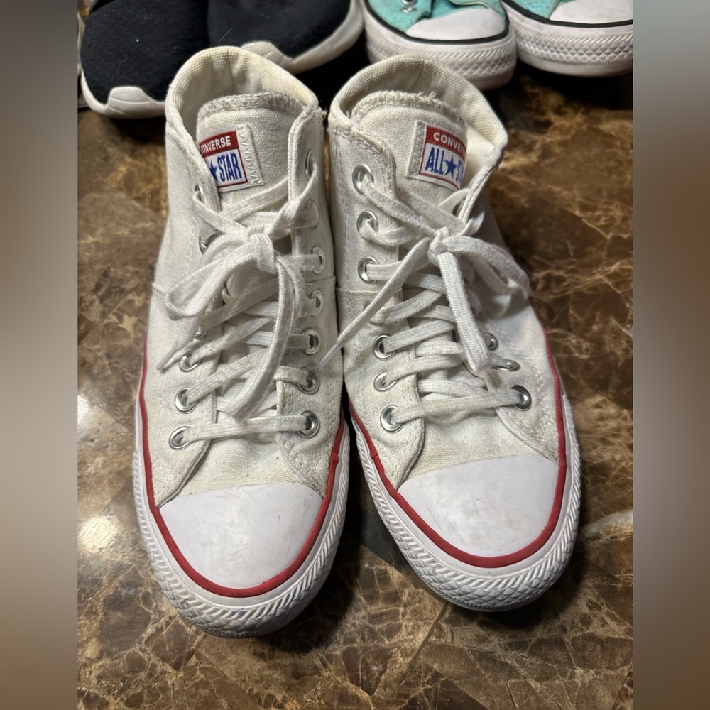 Converse- Size 7 1/2